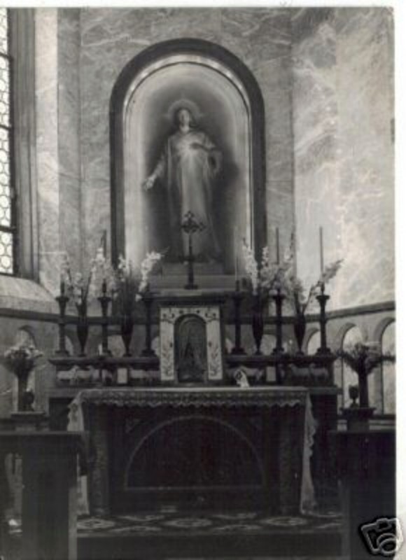 Chiesa S Lorenzo 1952 interno Sacro Cuore del Pogliaghi.jpg