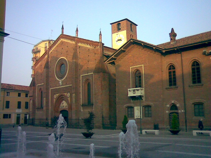 Chiesa S Lorenzo retro Municipio 2007.jpg