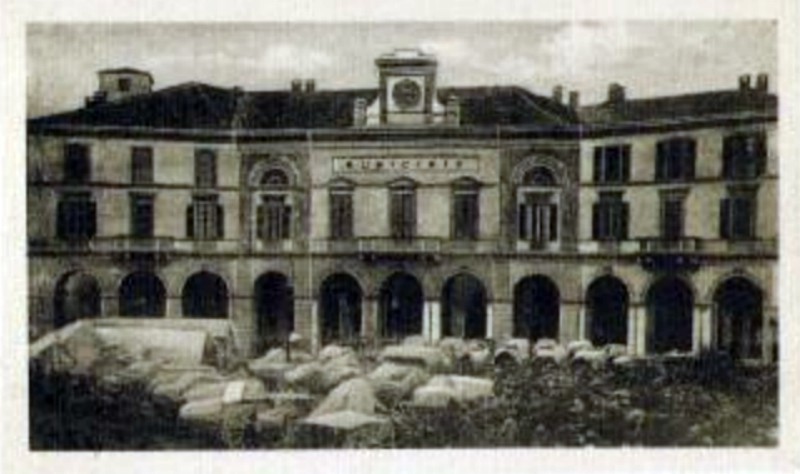 Municipio 1945 il mercato.jpg