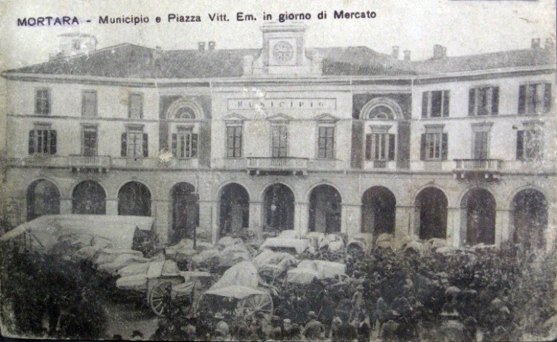 Municipio 1946 il mercato.jpg