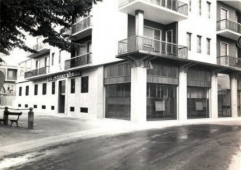 Piazza Carlo Alberto - Banca Provinciale Lombarda 1975.jpg
