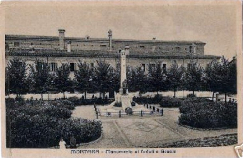 Piazza Carlo Alberto 1945.jpg