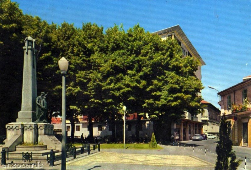 Piazza Carlo Alberto 1969.jpg