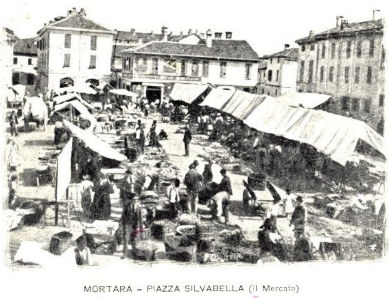 Piazza Silvabella 1901 mercato.jpg