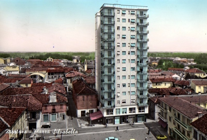 Piazza Silvabella 1965.jpg