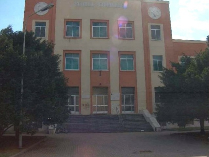 Scuole elementari 2004.JPG