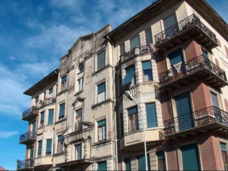 Via Cadorna 2004a.JPG