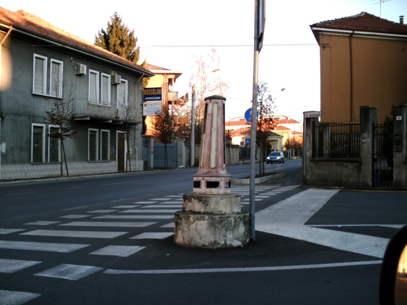 Via Gianzana angolo Viale Gorizia 2007.JPG