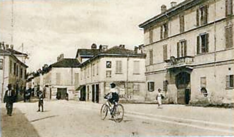 Via Roma 1930.jpg