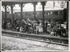 z Mondine 1947 in stazione.jpg