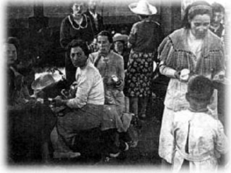 z Vita in cascina - donne 1938.jpg